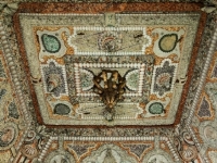 Le plafond du nymphée du séminaire st Sulpice orné de rocailles, d’innombrables coquillages et de pierres (début XVIIe) - Issy les Moulineaux (91)