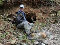 06-17 Pierre, notre guide, à Moulibez, ancienne mine de la Croix Rouge, Barytine