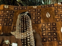 Cauris en cascade. Cultures Of WestAfrica - Photo O'kiins Howara